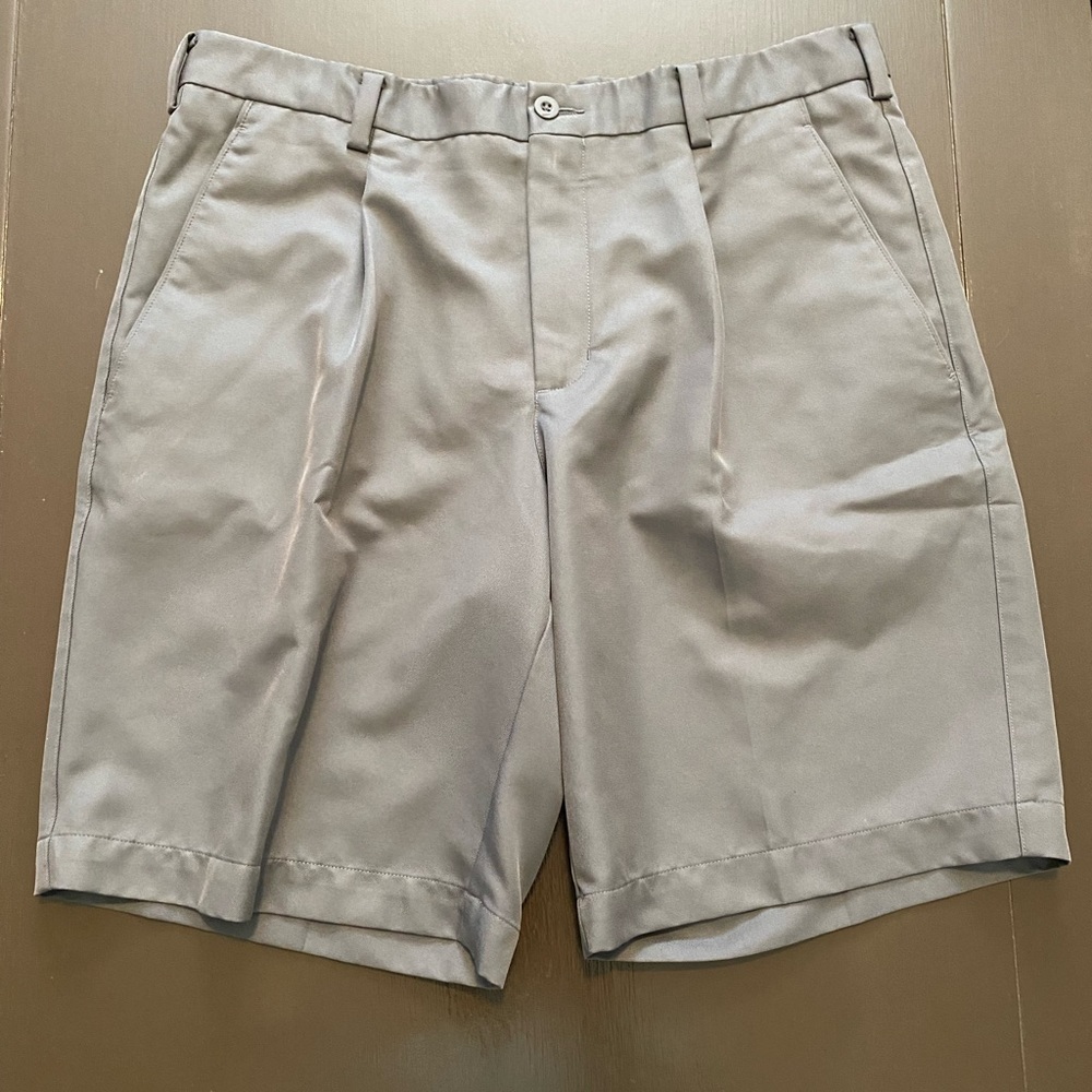 Nike Men’s Golf Shorts Pleated, Size 34, Gray
